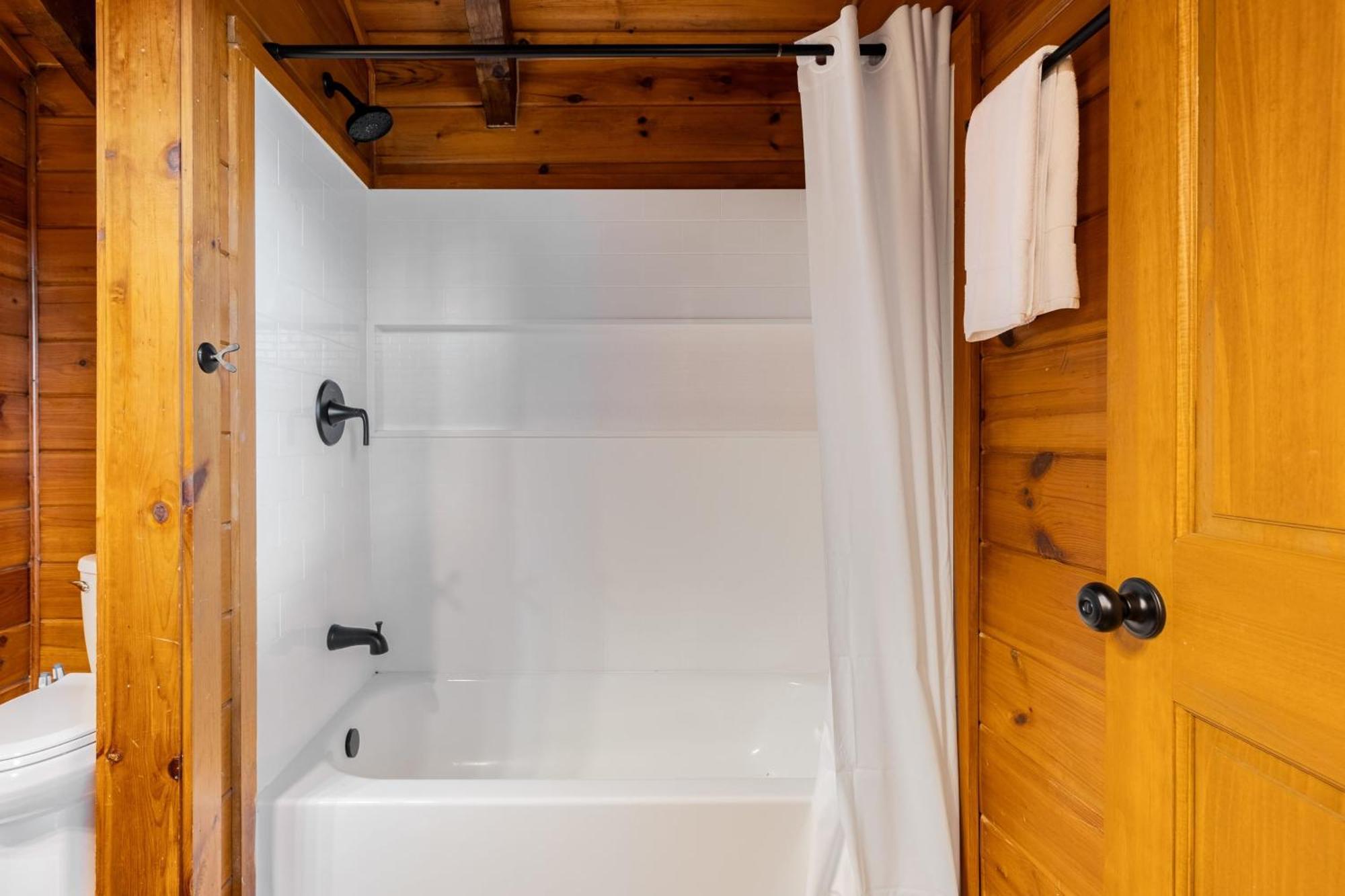 Dudley II By Avantstay Comfortable Cabin W Hot Tub Views Pigeon Forge Luaran gambar